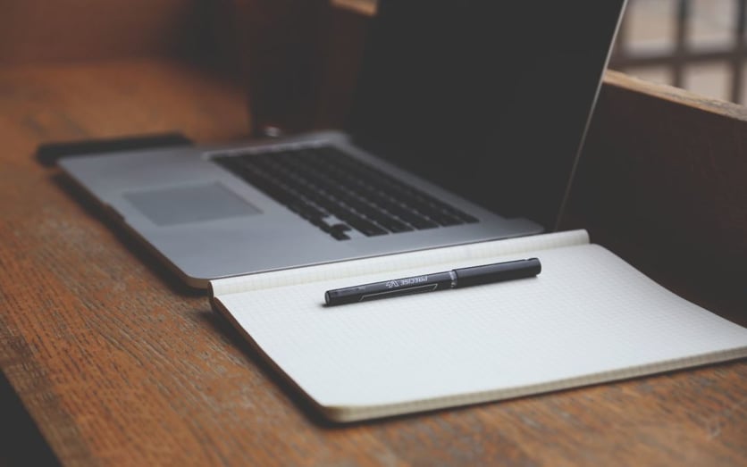 LinkedIn-photo-desk-1080x675